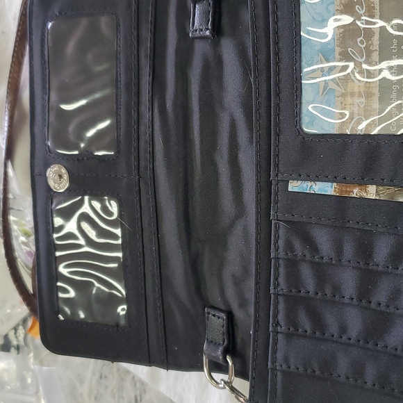 Belt buckle wrist wallet - Picture 3 of 5